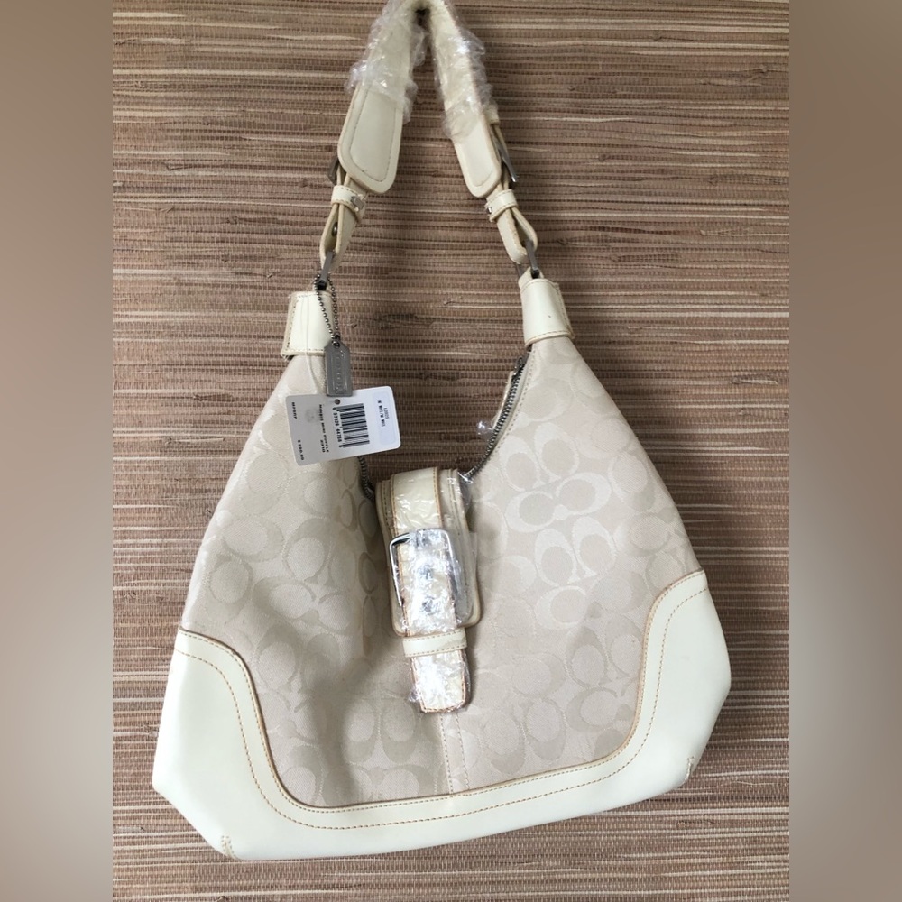 NWT Creme Coach purse. Beautiful bag for Spring!  Signature canvas and leather.